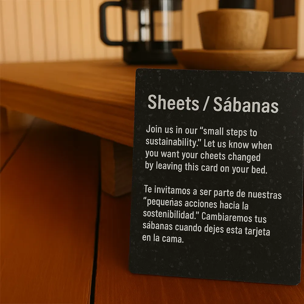 Cartel-sabanas-hotel-plastico-reciclado-revivir Carteles para habitación Sábanas o toallas de plástico reciclado - Productos sustentables para empresas