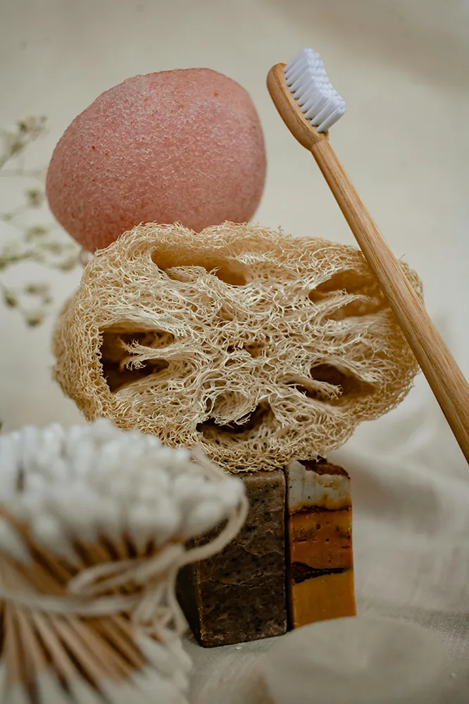 shampoo solido, cepillo de dientes de bambu y lufa. Harán de tu baño una experiencia sustentable que reduce el plástico de tu hogar