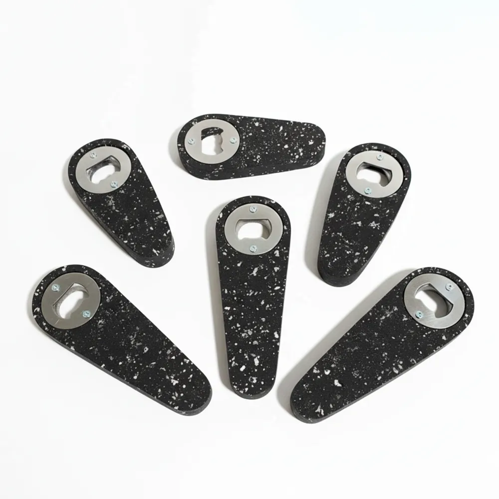 abridores de todos los tamaños y diseños pero de plástico reciclado, agrega tu marca y deslumbra a tus clientes