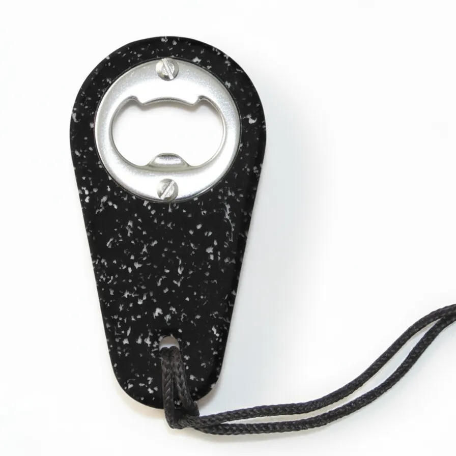 abridor de botellas fabricado con plástico reciclado. Producto sustentable de revivir