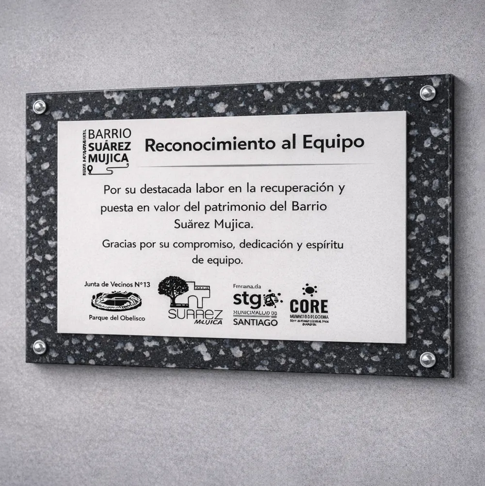Placa de reconocimiento de plástico reciclado